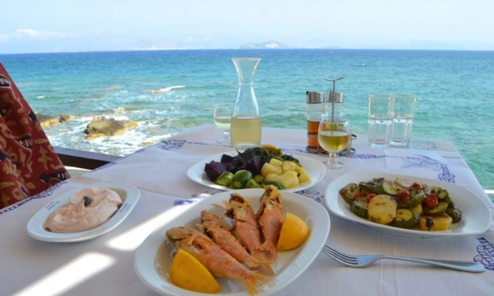 ΕΦΕΤ: Τι να προσέχουμε όταν τρώμε έξω το καλοκαίρι